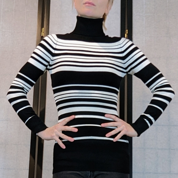 2/40 Striped Guess turtleneck sweater - Picture 2 of 12